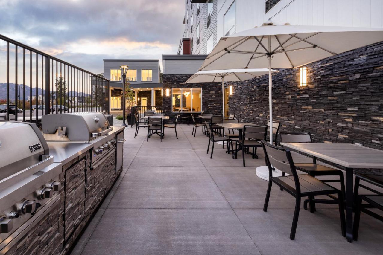 Towneplace Suites By Marriott West Kelowna Exteriör bild