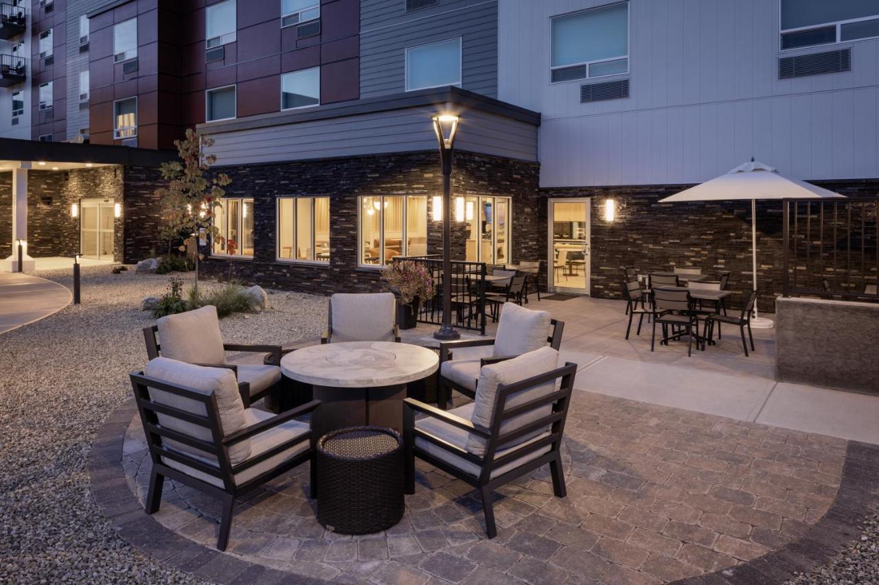 Towneplace Suites By Marriott West Kelowna Exteriör bild