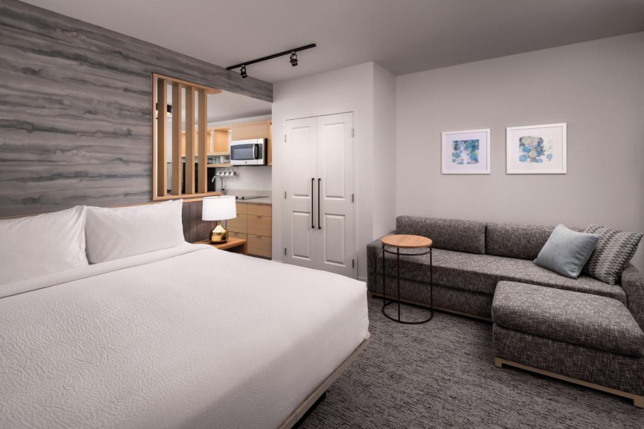 Towneplace Suites By Marriott West Kelowna Exteriör bild