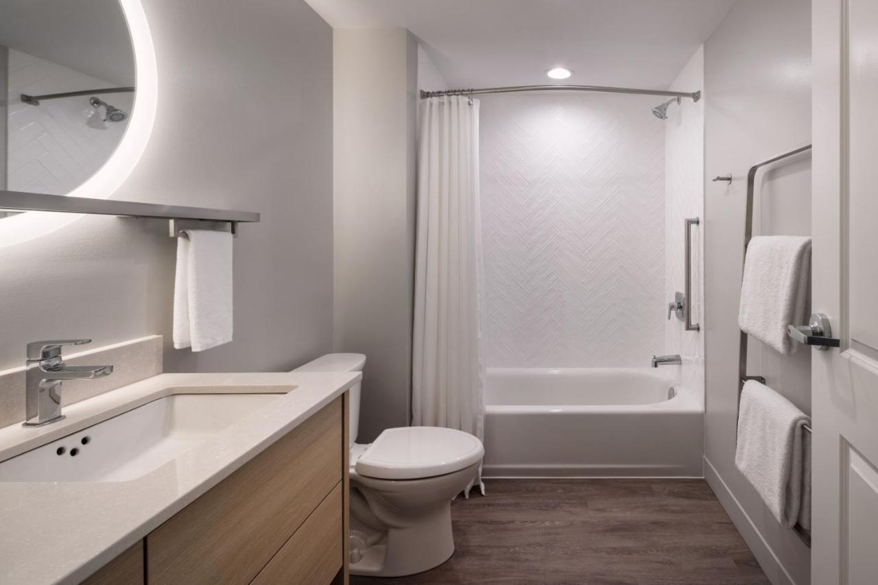 Towneplace Suites By Marriott West Kelowna Exteriör bild