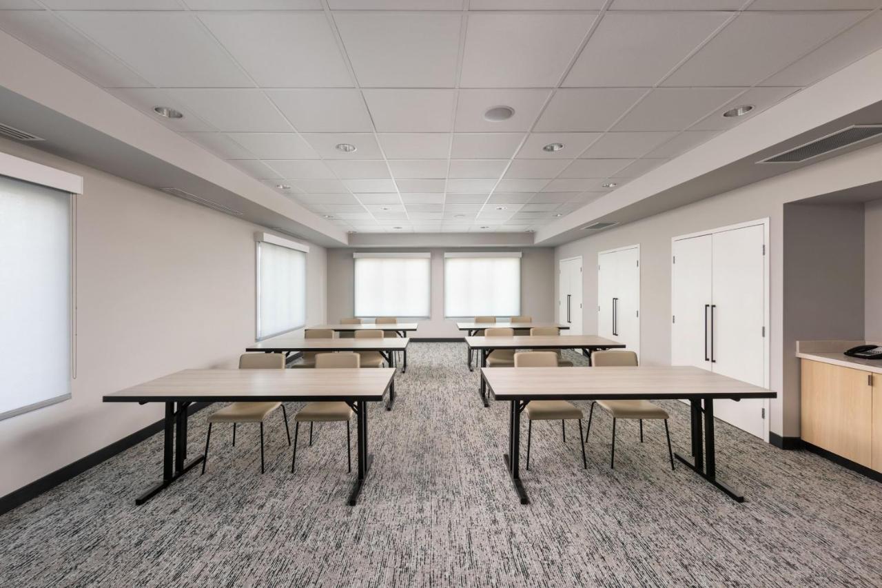 Towneplace Suites By Marriott West Kelowna Exteriör bild
