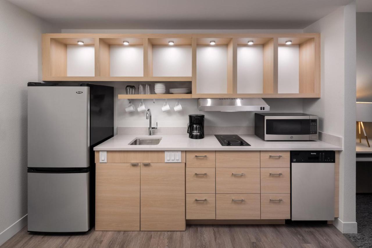 Towneplace Suites By Marriott West Kelowna Exteriör bild