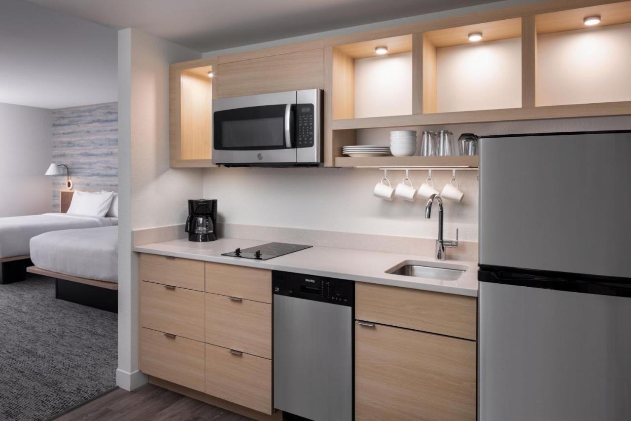 Towneplace Suites By Marriott West Kelowna Exteriör bild